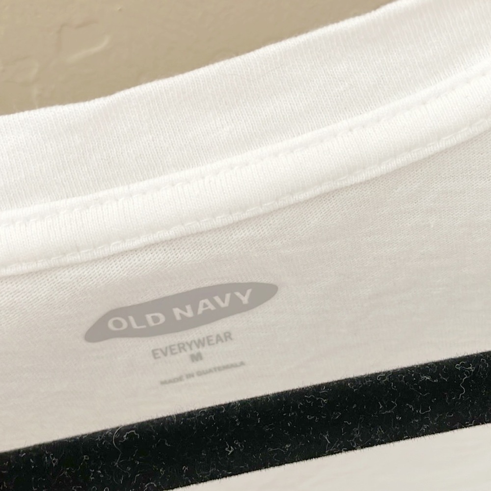 🌿Final‎ Sale 
Old Navy Tshirt - Picture 2 of 4